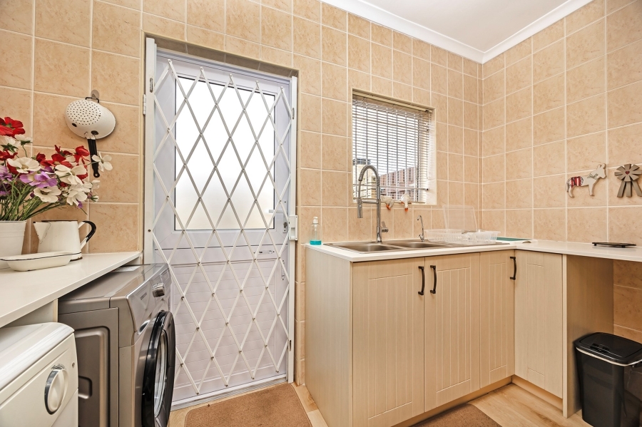 2 Bedroom Property for Sale in Protea Heights Western Cape